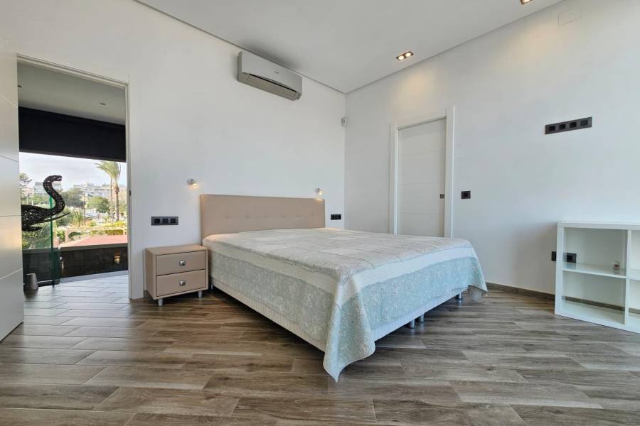 Venta - Villa de Lujo - Los Angeles - Torrevieja