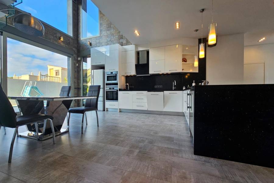 Venta - Villa de Lujo - Los Angeles - Torrevieja