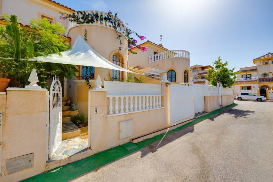 Verkauf - Einfamilienhaus - Aguas Nuevas - Torrevieja