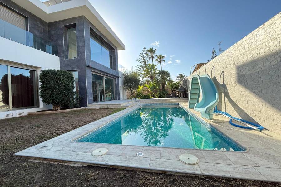 Venta - Villa de Lujo - Los Angeles - Torrevieja