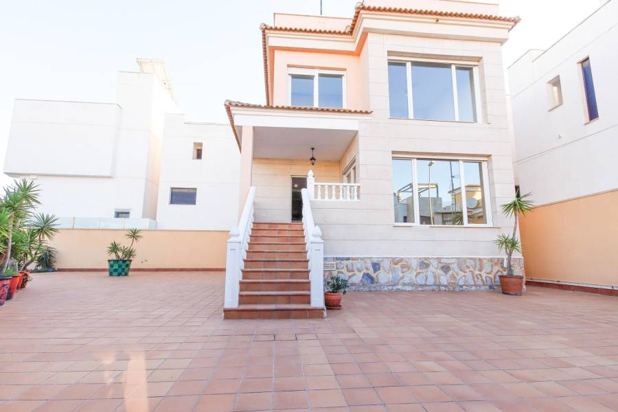 Venta - Chalet - Villamartín-Las Filipinas - Orihuela Costa