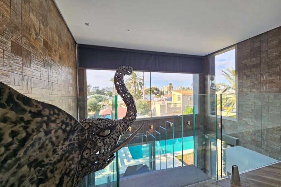 Venta - Villa de Lujo - Los Angeles - Torrevieja