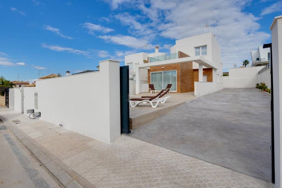 Sale - Villa - Zona los Frutales - Torrevieja