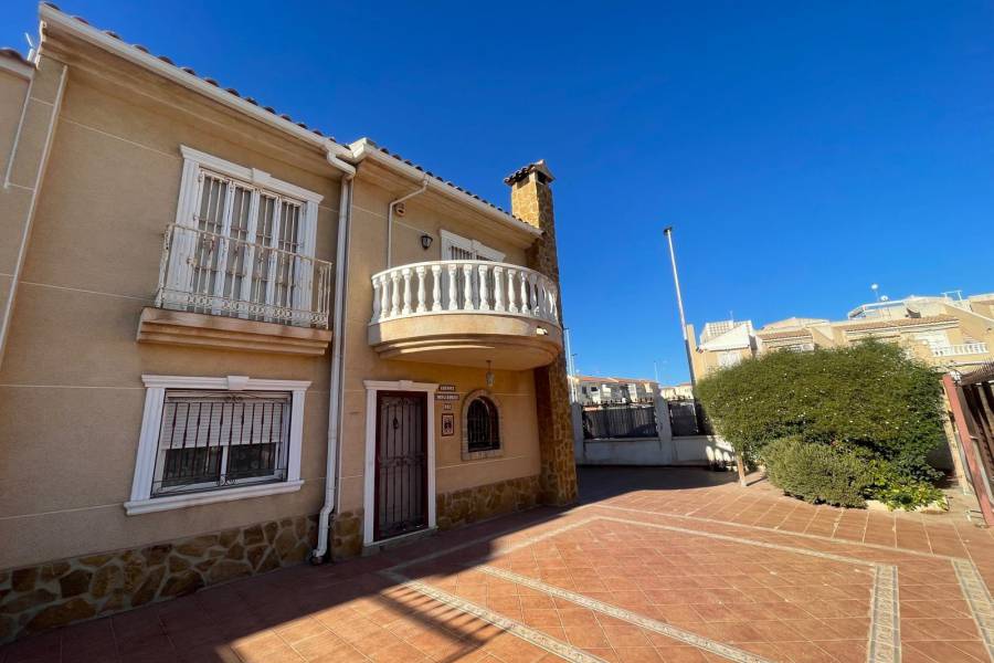 Verkauf - Einfamilienhaus - Aguas nuevas 1 - Torrevieja