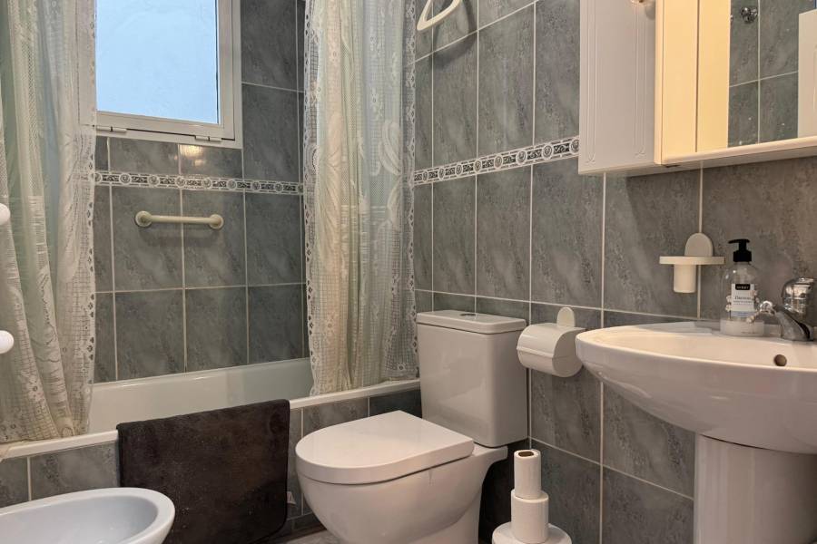 Sale - Apartment - Playa de los locos - Torrevieja