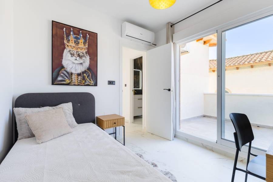 Venta - Chalet - Las filipinas - San Miguel de Salinas