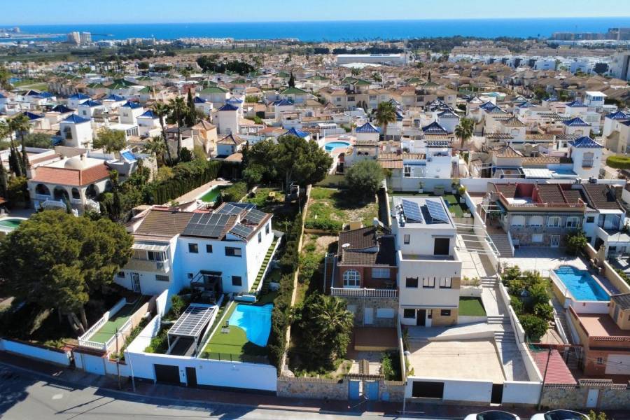 Venta - Chalet - Los balcones - Torrevieja