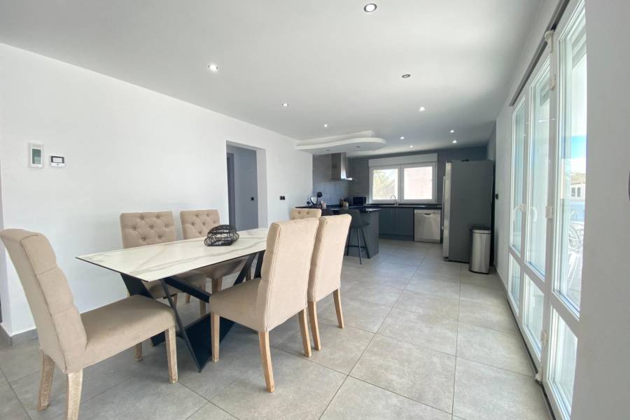 Venta - Villa de Lujo - Aldea del mar - Torrevieja