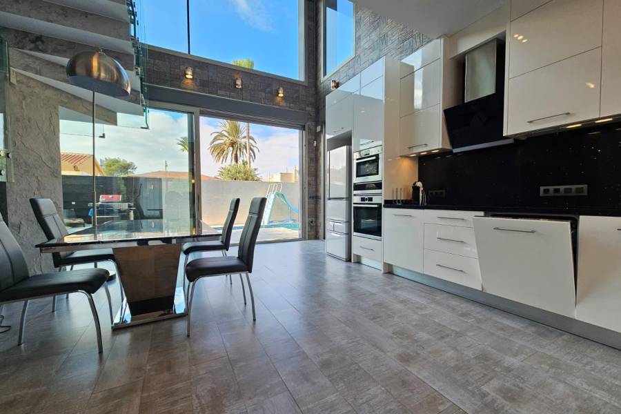 Venta - Villa de Lujo - Los Angeles - Torrevieja