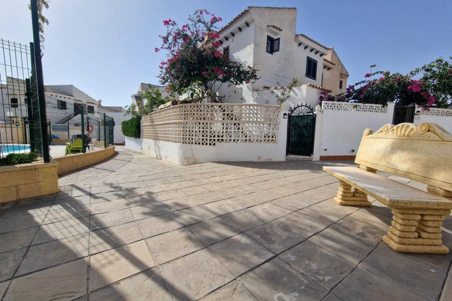 Vente - Bungalow Étage Haut - Aguas nuevas 2 - Torrevieja