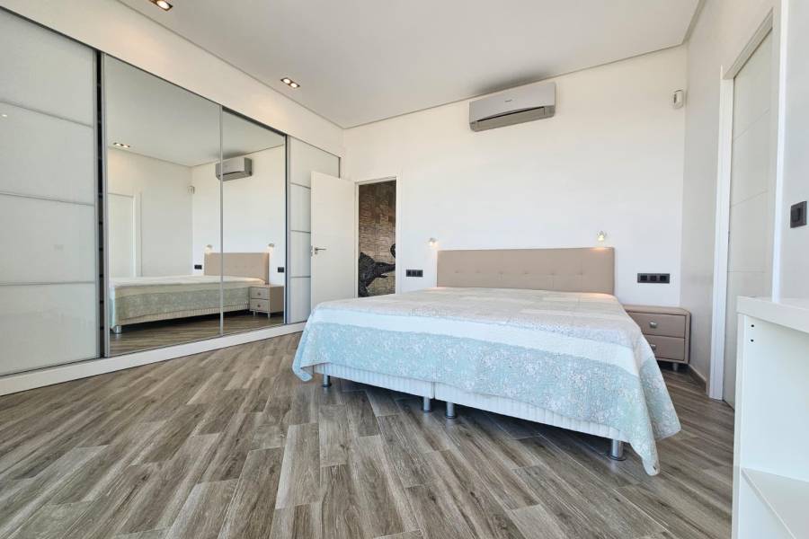 Venta - Villa de Lujo - Los Angeles - Torrevieja