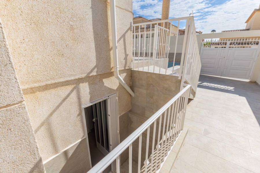 Venta - Chalet - Las filipinas - San Miguel de Salinas