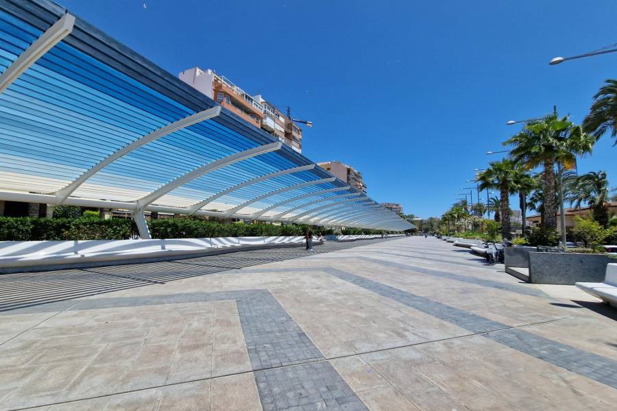 Försäljning - Lägenhet på bottenvåni - Playa de los locos - Torrevieja