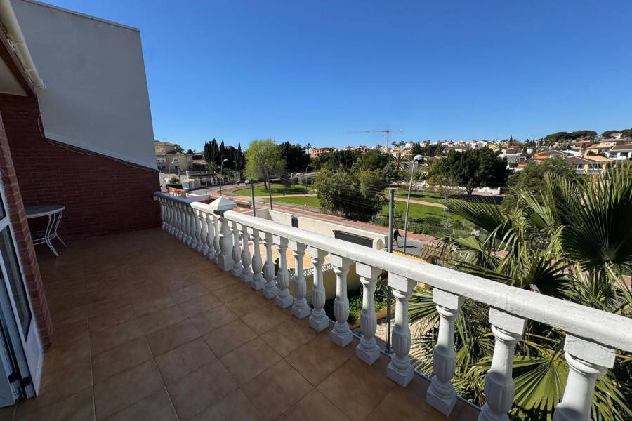 Venta - Chalet - Los balcones - Torrevieja