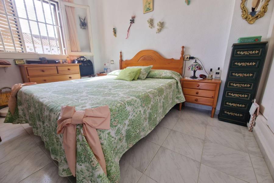 Sale - Bungalow Top Floor - Aguas nuevas 2 - Torrevieja