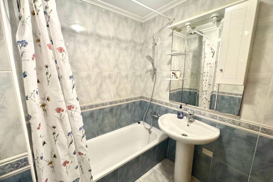 Sale - Apartment - Centro - Torrevieja