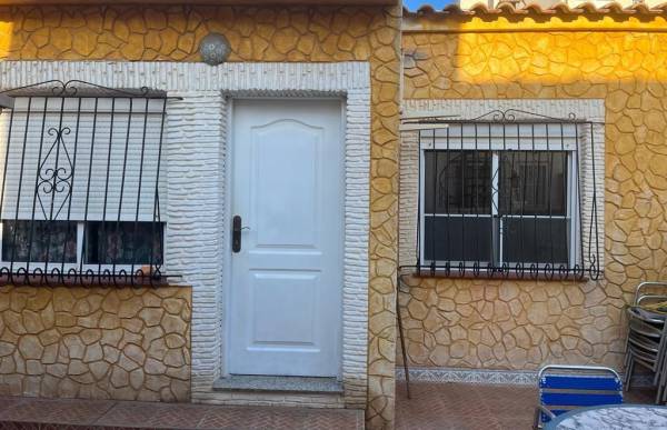 Terraced house - Sale - Nueva Torrevieja - Torrevieja
